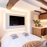 Super Central - Marais Designer One-Bedroom - Free Parking