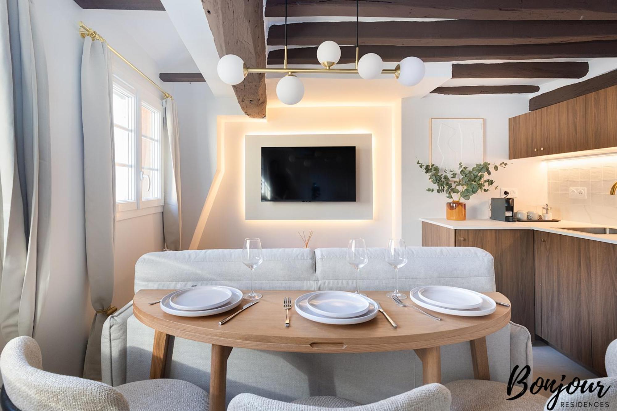 Super Central - Marais Designer One-Bedroom - Free Parking Apartment Paris