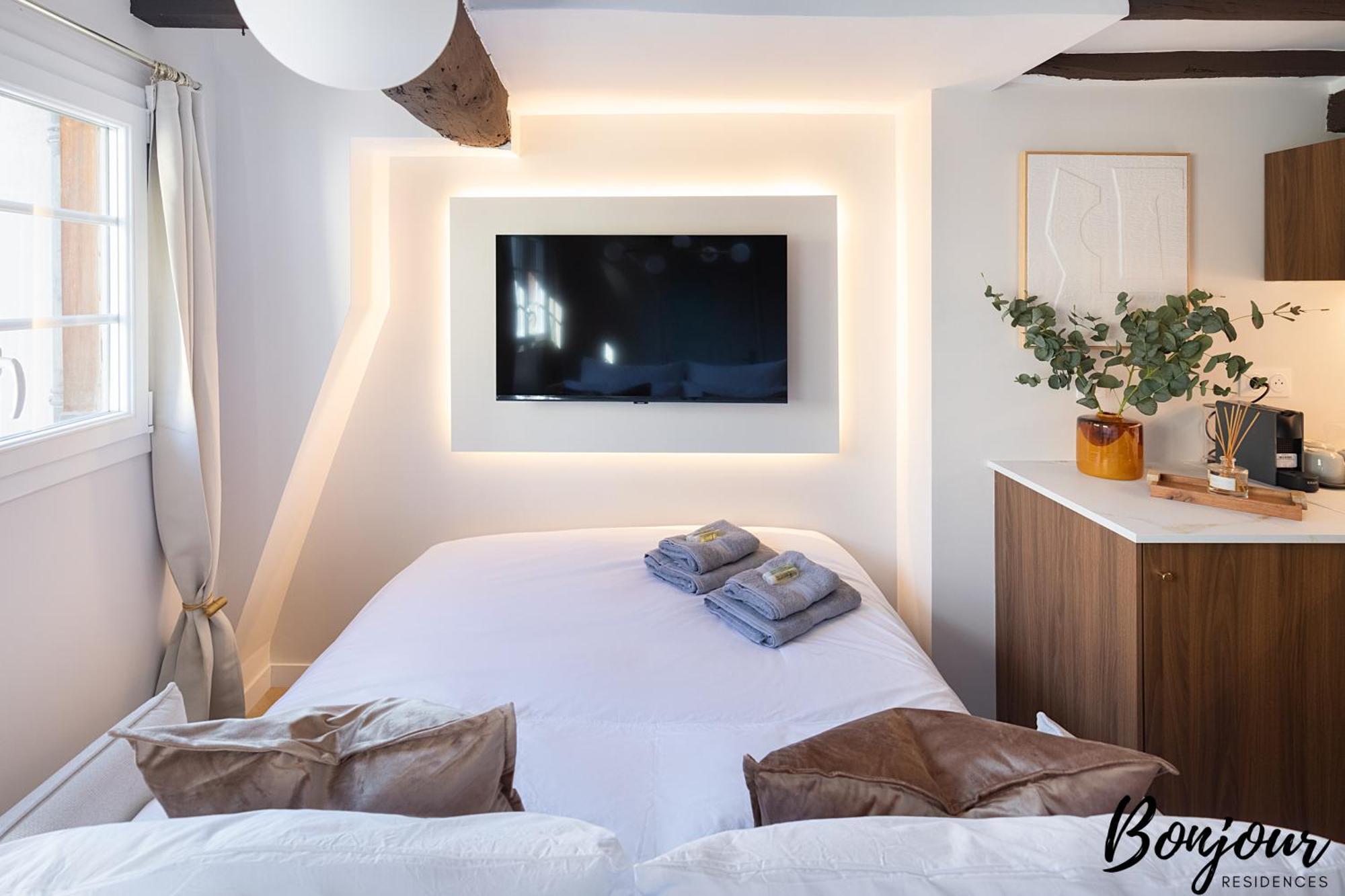 Apartment Super Central - Marais Designer One-Bedroom - Free Parking