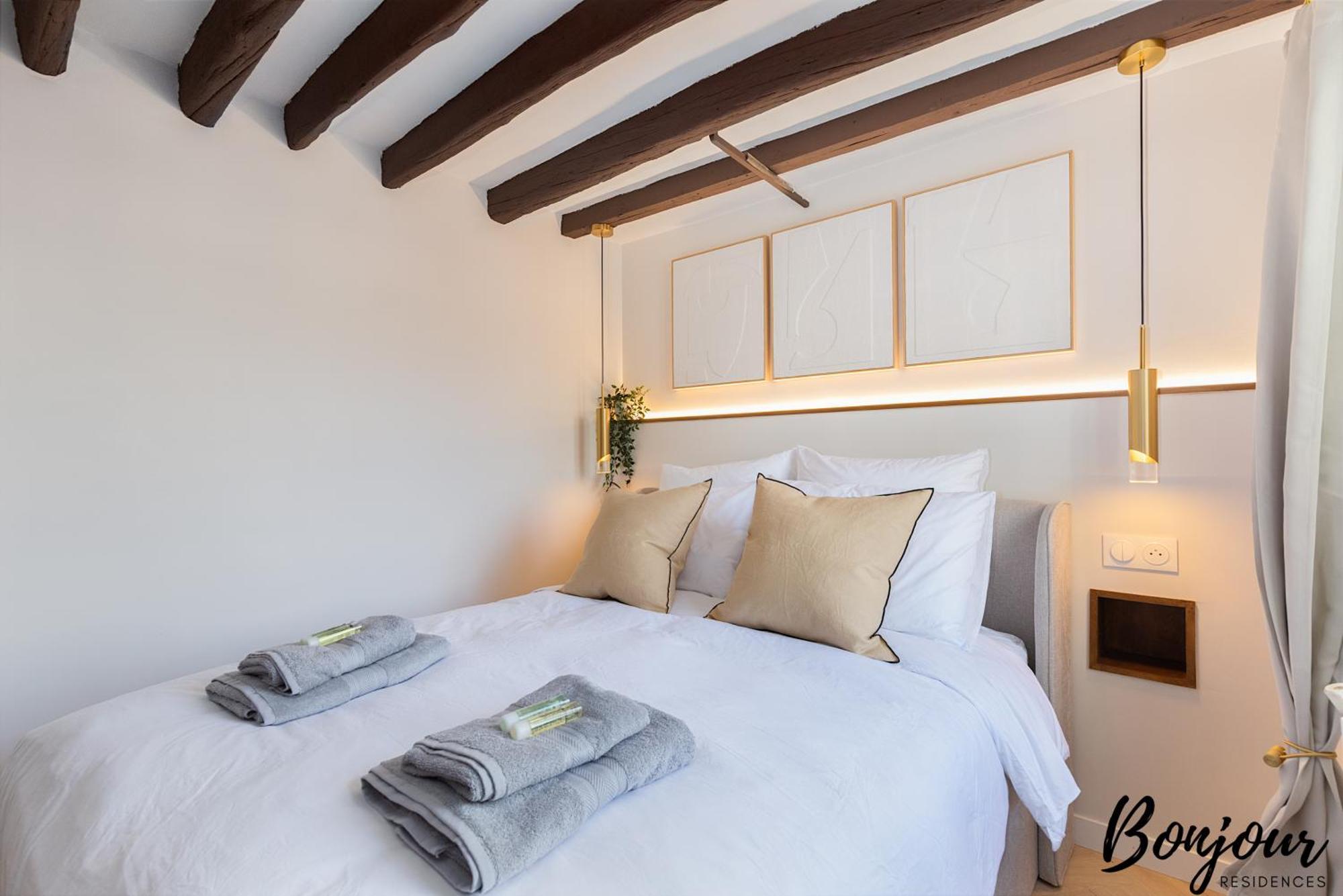Super Central - Marais Designer One-Bedroom - Free Parking Apartment Paris