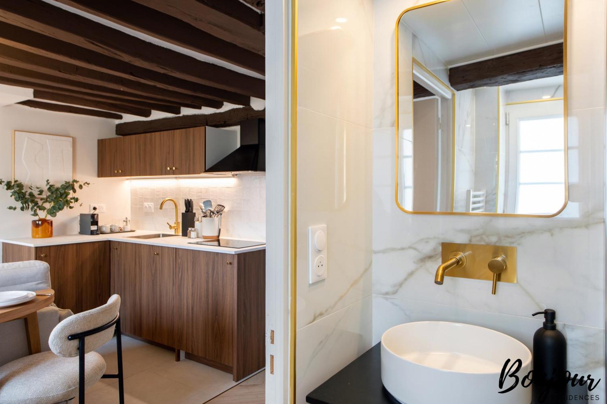 Super Central - Marais Designer One-Bedroom - Free Parking Paris