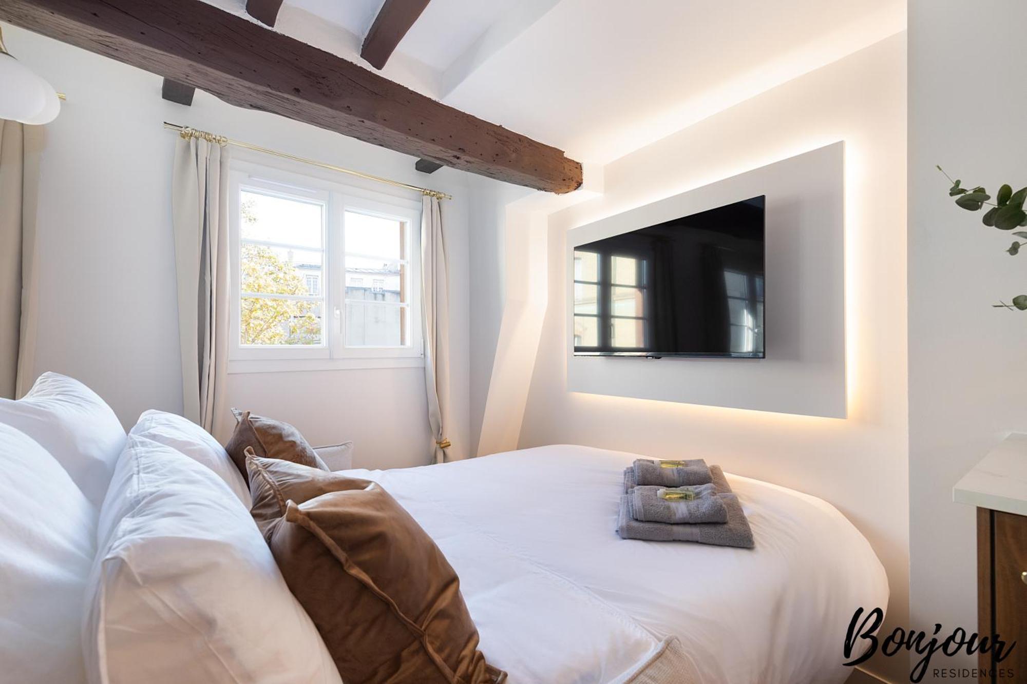 Apartment Super Central - Marais Designer One-Bedroom - Free Parking *