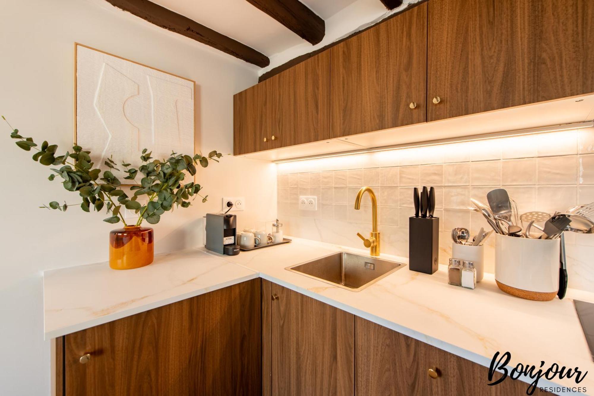 Apartment Super Central - Marais Designer One-Bedroom - Free Parking