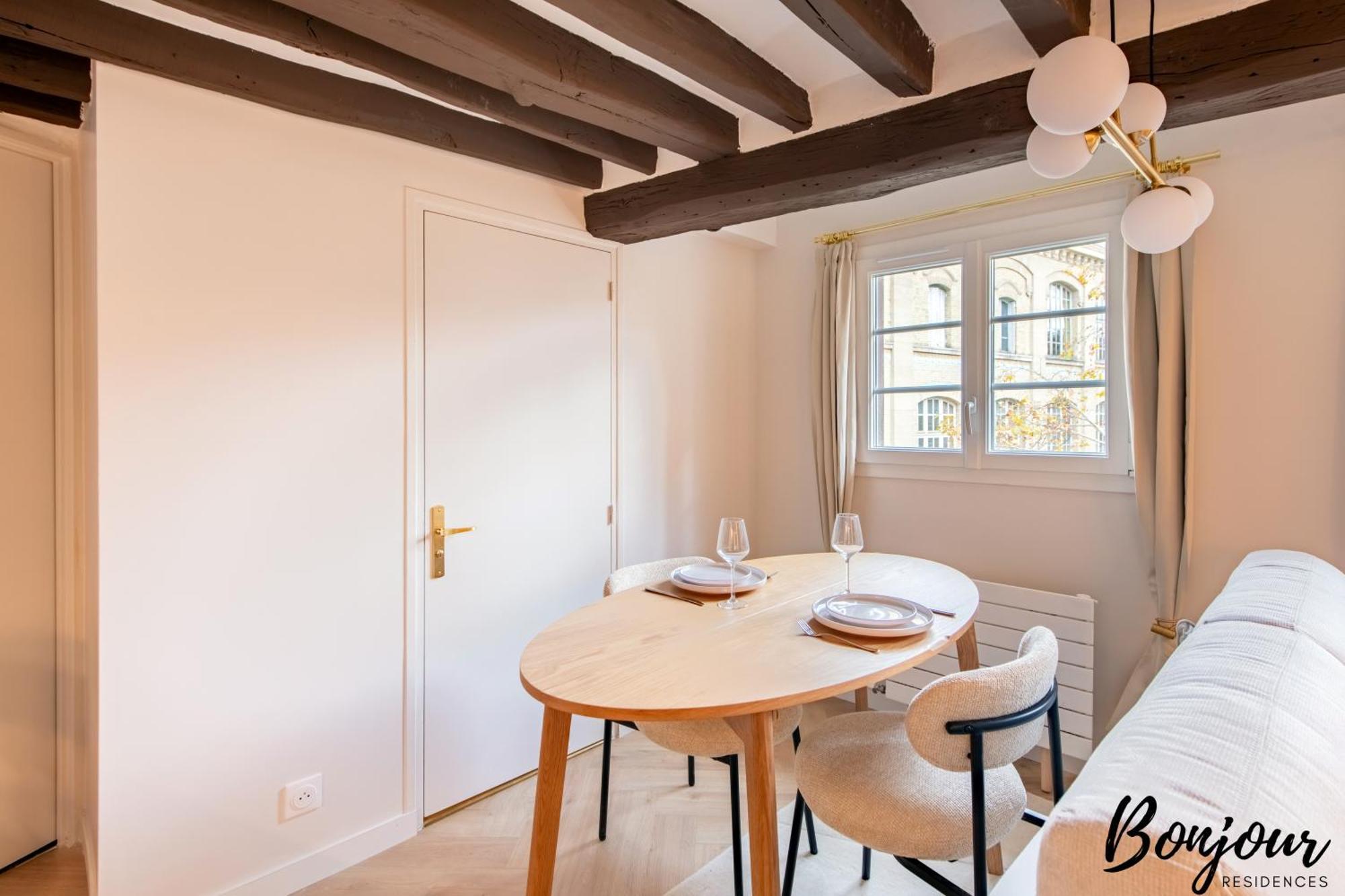 Super Central - Marais Designer One-Bedroom - Free Parking Apartment Paris